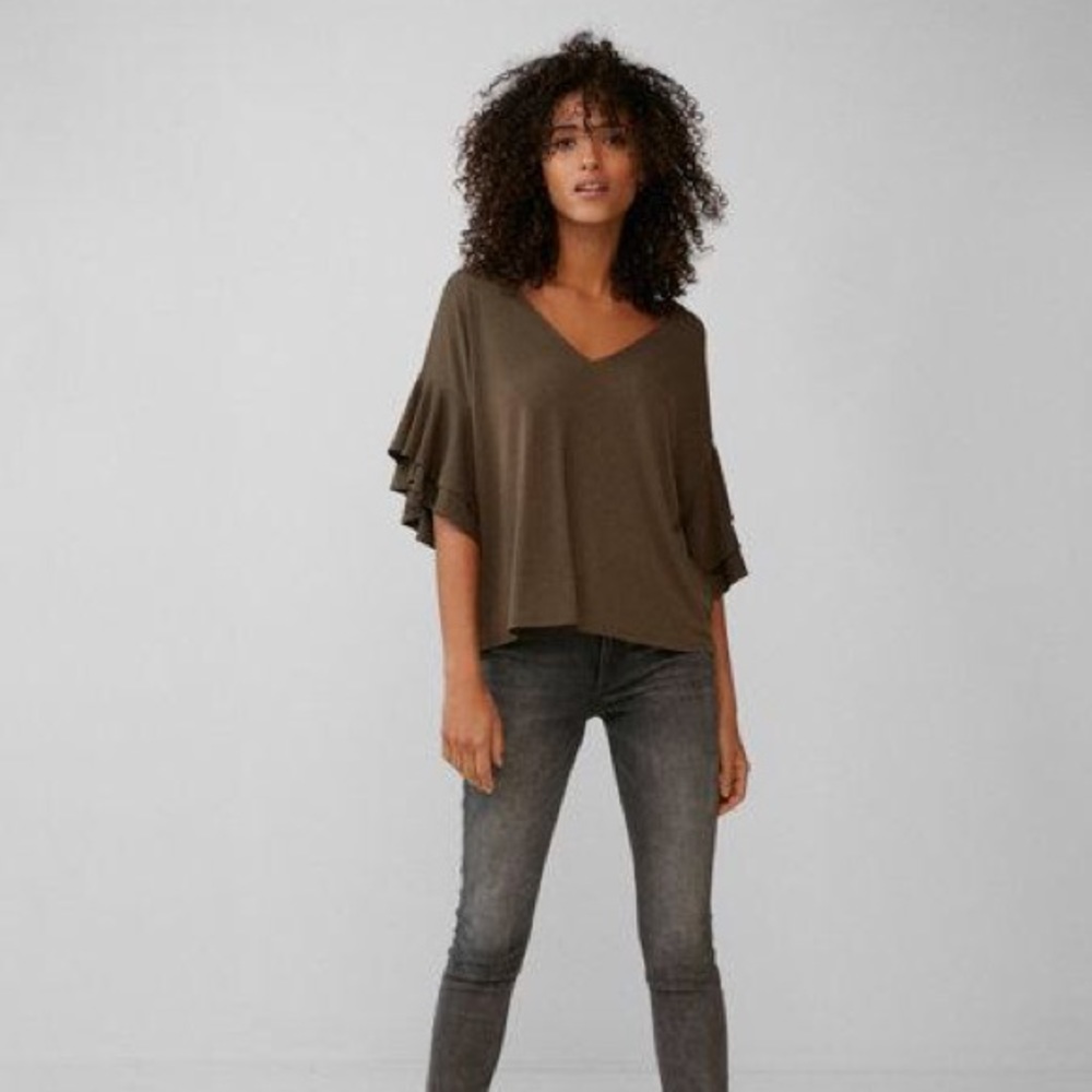 Express Textured Ruffle Sleeve V-Neck Top